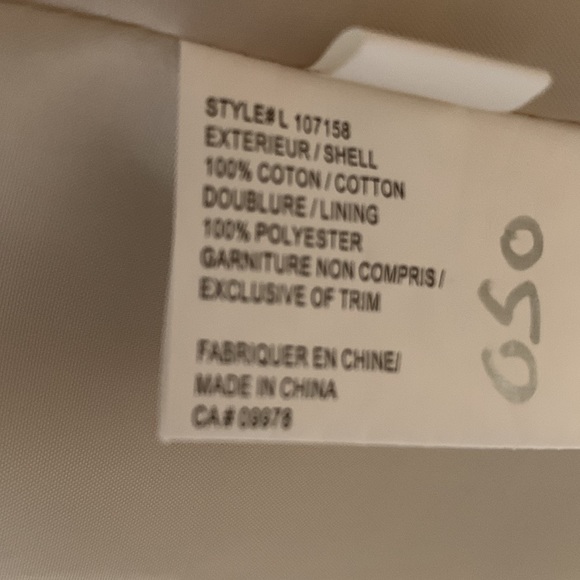 Roxy Beige Trench Coat Med., 2 pockets, Pit to pit 191/2”,Length 35”,arm 241/2” - Picture 5 of 6